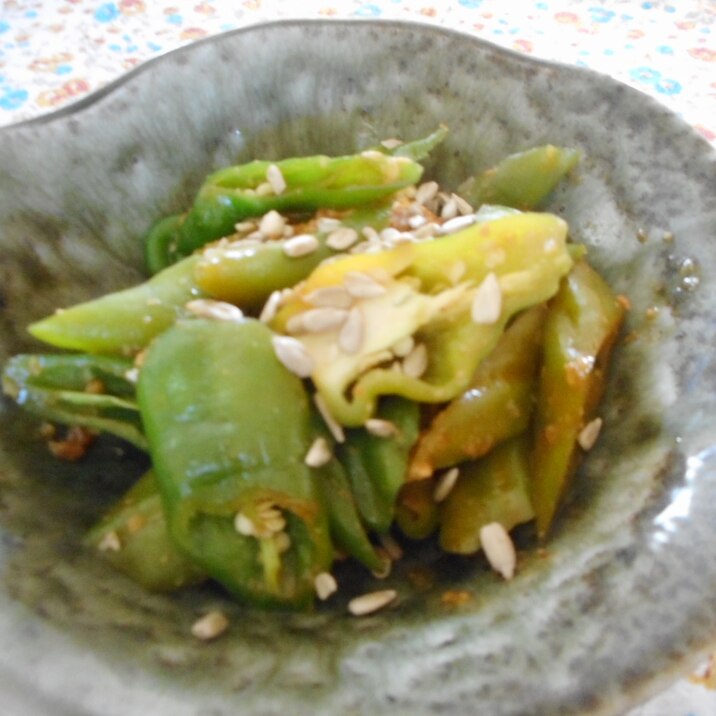 甘長唐辛子とヒマワリの種の味噌炒め